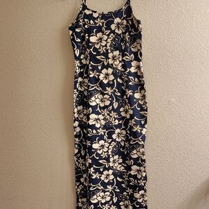 NEW Elegant Floral Maxi Dress in Navy and White Designed In Hawaii B24 X